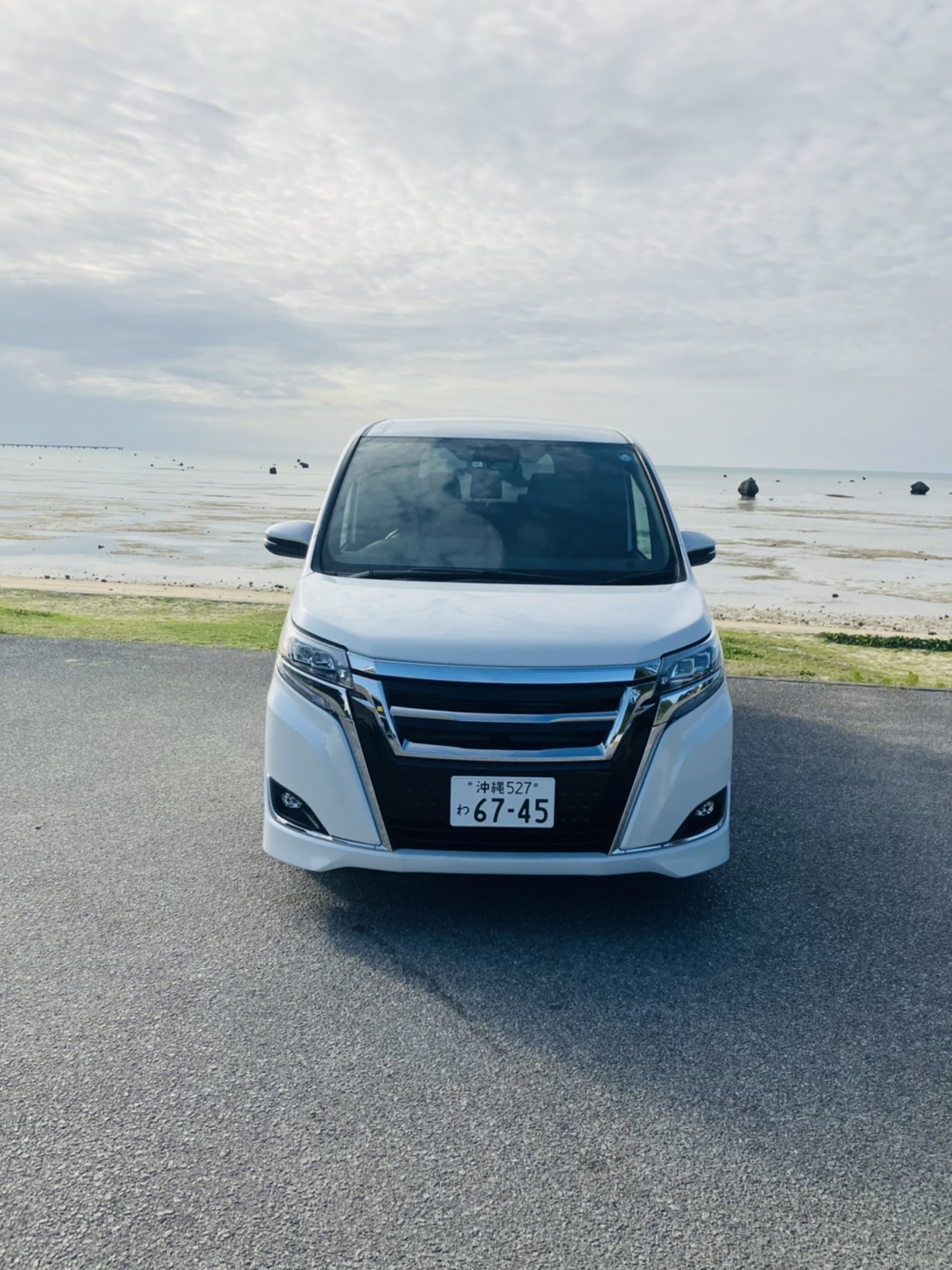 【宮古島・レンタカー】ミニバン◆エスクァイア / トヨタ《最大7名乗り》カーナビ標準装備・空港送迎付き(No.r52)