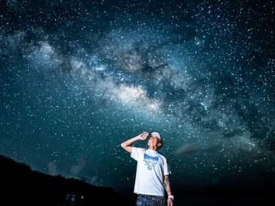 石垣島星空フォトツアーで天の川と記念撮影