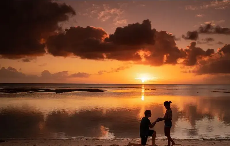 【宮古島/約1時間】美しいサンセットでふたりの特別な瞬間を♪宮古島の夕暮れを写真に刻むお手軽フォトプラン！当日納品で即シェア◎（Ｎo.770）
