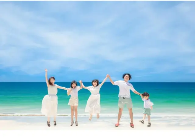 家族のつながり　与那覇前浜ビーチ
