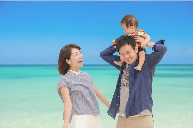 【宮古島/約1時間】0歳から参加OK◎家族の思い出をプロのカメラマンが撮影♪前浜ビーチで60分の本格フォトプラン！当日納品でその日のうちにシェア◎早朝撮影OK☆（Ｎo.769）