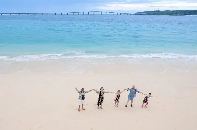 【宮古島/約30分】前浜ビーチ絶景ドローンフォト♪30分以内だからお子様も安心！早朝撮影可能☆当日納品ですぐにシェア◎〈レビュー投稿で＋5カット特典あり〉（No.767）