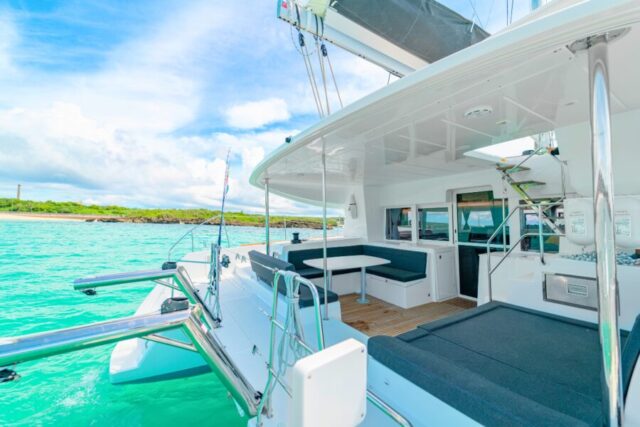 A cruise where you can feel the sea breeze in the outdoor lounge