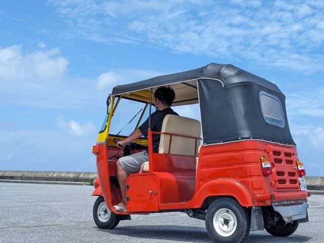 トゥクトゥクで島内観光
