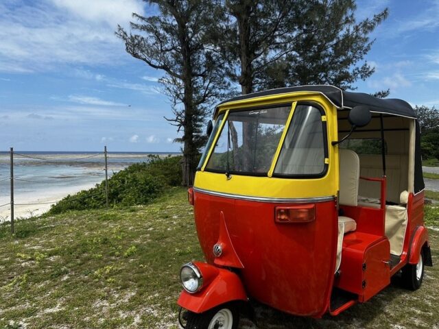 トゥクトゥクで島内観光