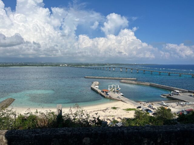 来間島から望む海と橋の絶景風景