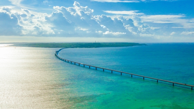 【宮古島/伊良部島/半日】ガイド付き☆絶景スポットを巡る島内観光巡りフォトツアー！宮古島初めての方や女子旅にもおすすめ《送迎相談可＆写真データ無料》