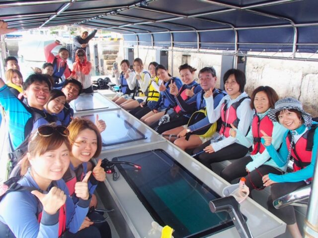 【宮古島/伊良部島/約1時間】地元出身ガイドがご案内☆青の洞窟シュノーケリング＆グラスボート海底遊覧ツアー＜7歳～65歳参加OK＞