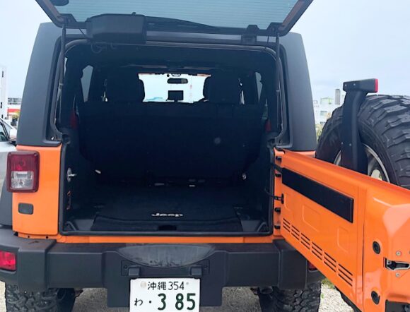 【宮古島・レンタカー】Jeep ラングラーアンリミテッドサハラ《最大5名乗り》カーナビ付き＜宮古空港・下地島空港・各ホテルへの無料送迎・荷物の無料配達サービスあり＞（No.r45）