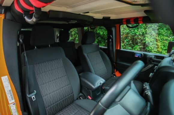 【宮古島・レンタカー】Jeep ラングラーアンリミテッドサハラ《最大5名乗り》カーナビ付き＜宮古空港・下地島空港・各ホテルへの無料送迎・荷物の無料配達サービスあり＞（No.r45）