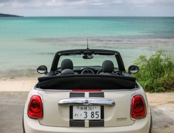 【宮古島・レンタカー】MINI ミニクーパーコンバーチブル（ペッパーホワイト）《最大4名乗り》カーナビ付き＜宮古空港・下地島空港・各ホテルへの無料送迎・荷物の無料配達サービスあり＞（No.r44）