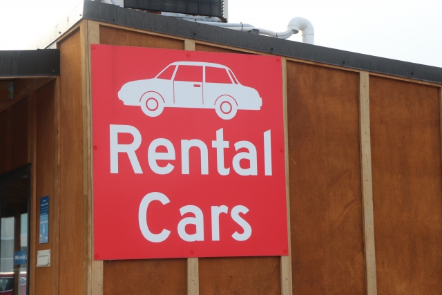 レンタカー　会社　看板