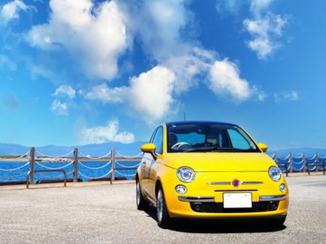 レンタカー　外車　黄色い車