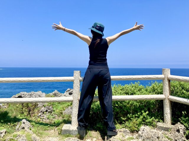 宮古島　女性　後ろ姿