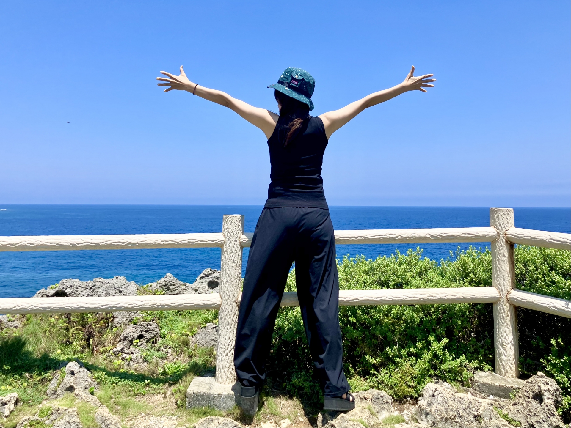 宮古島　女性　後ろ姿