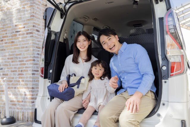 家族旅行　ドライブ　車