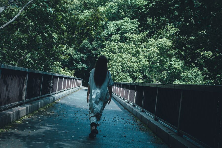 心霊スポット　怖い　女性