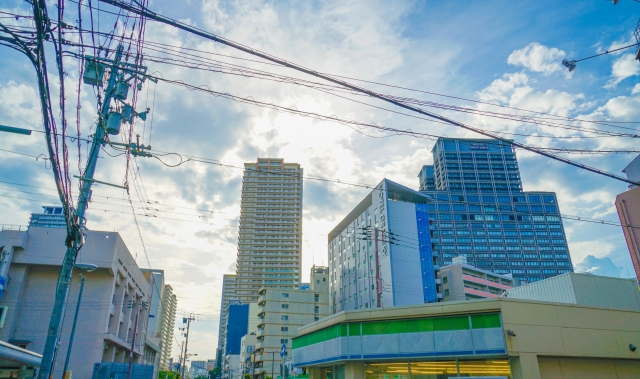 コンビニと夕焼け