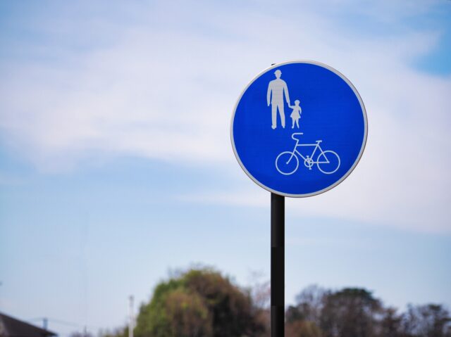 普通自転車等及び歩行者等専用　標識
