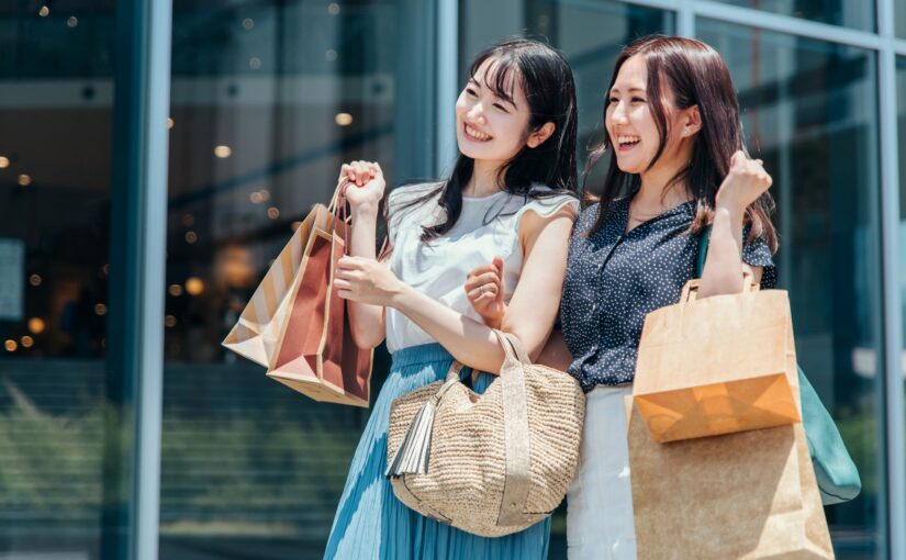 観光　ショッピング　女性