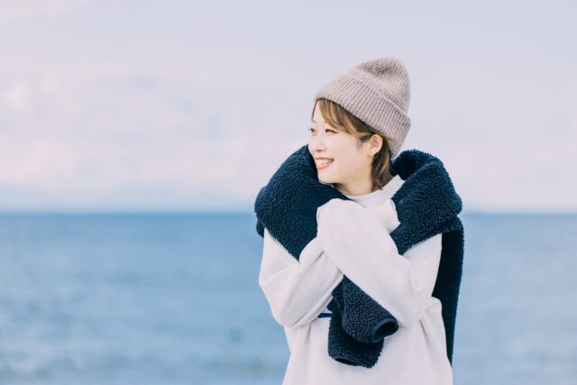 冬服　女性　ビーチ
