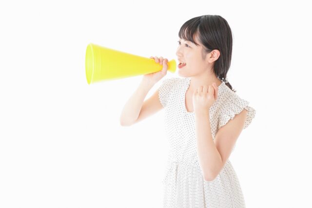 観戦　女性　メガホン